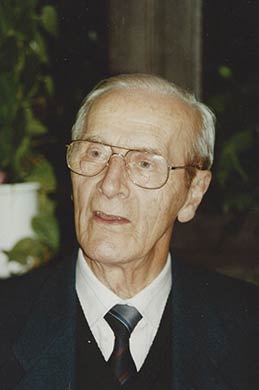 Josef Krampe stirbt im Alter von 97 Jahren. Seine Enkelin Andrea Bünnigmann wird geschäftsführende Gesellschafterin und ergänzt offiziell die Geschäftsführung.